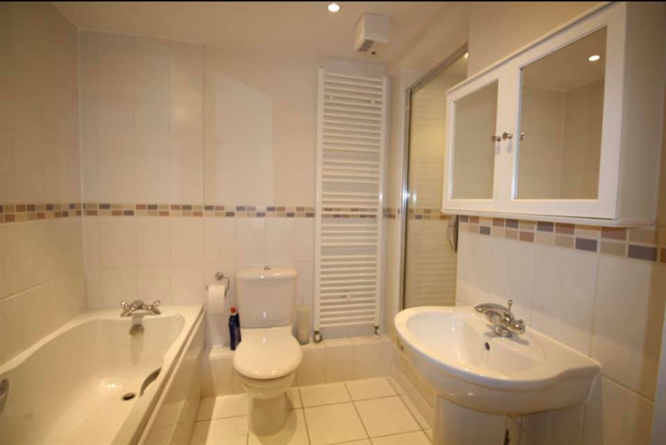 2 Bedroom Flat For Rent In Limeleaf Court, Hale Lane, Edgware • 3WEBS.CO