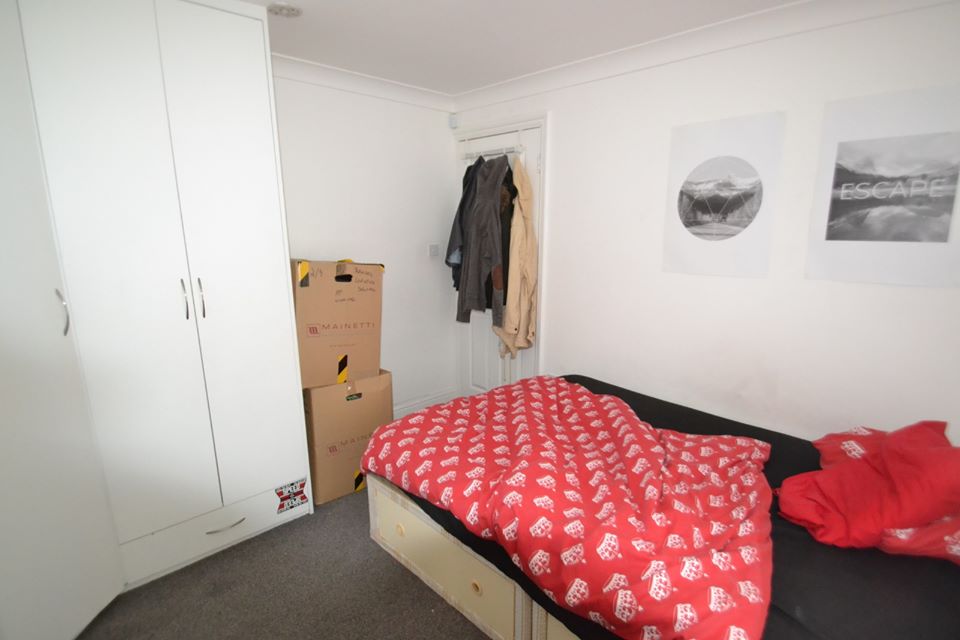Double Room in Modern Property for Rent Brent Cross • 3WEBS.CO