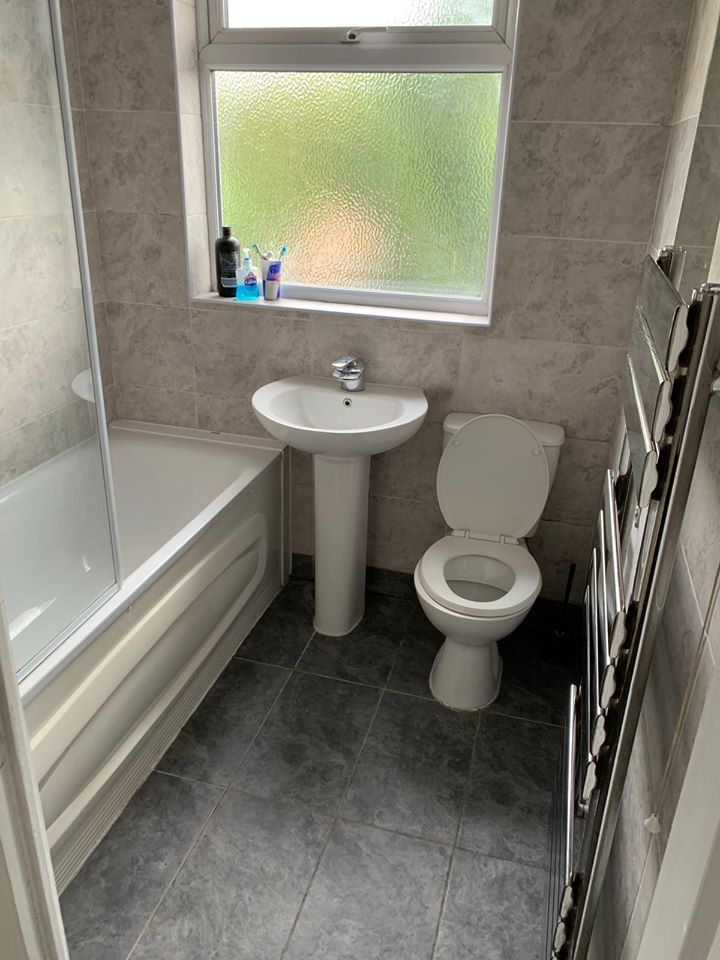 Double Room in Modern Property for Rent Brent Cross • 3WEBS.CO