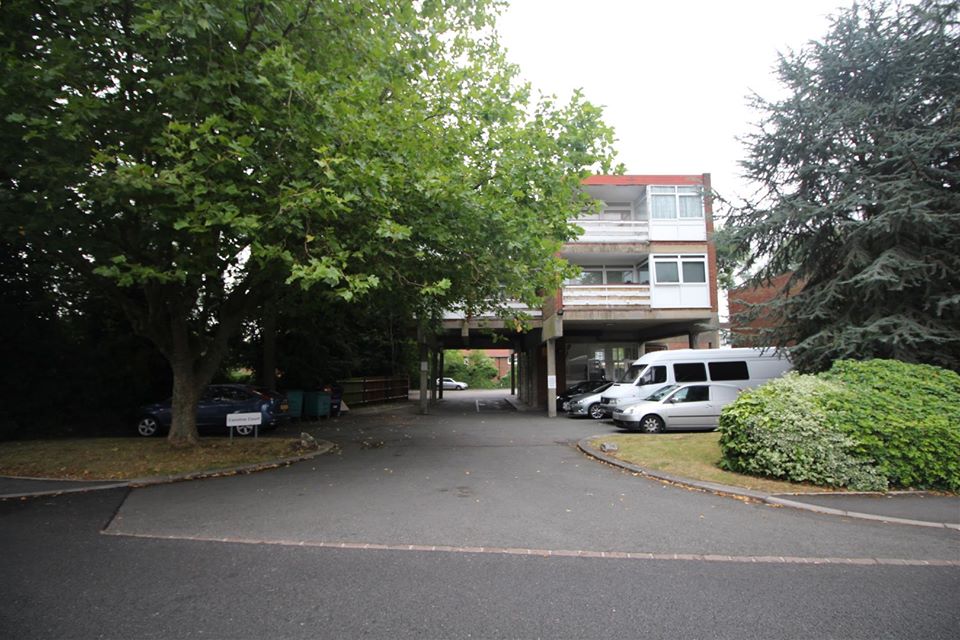 Double Room Apartment to Rent in Stanmore HA7 • 3WEBS.CO