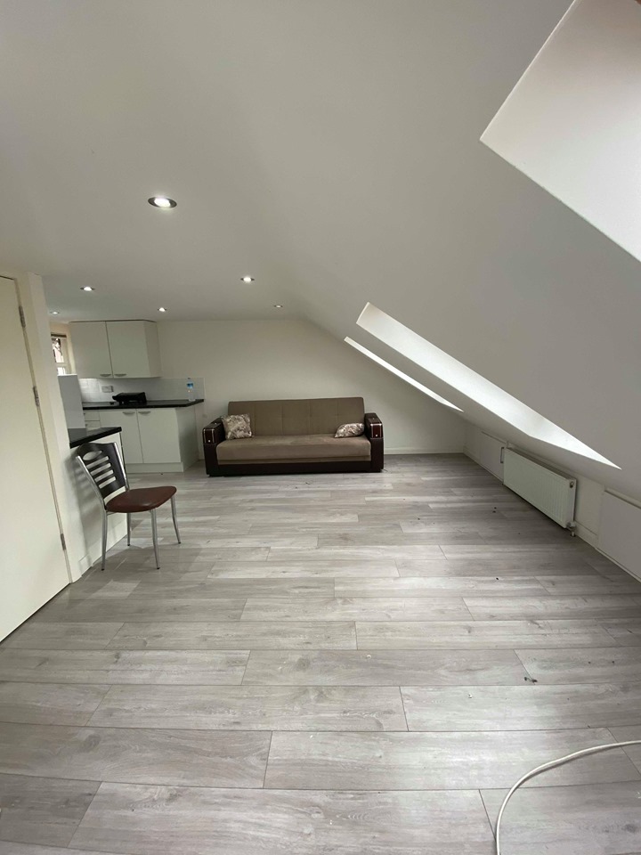 Excellent Studio Flat To Rent in Edmonton London • 3WEBS.CO