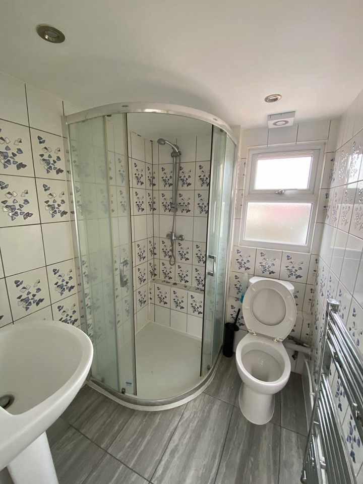 Excellent Studio Flat To Rent in Edmonton London • 3WEBS.CO