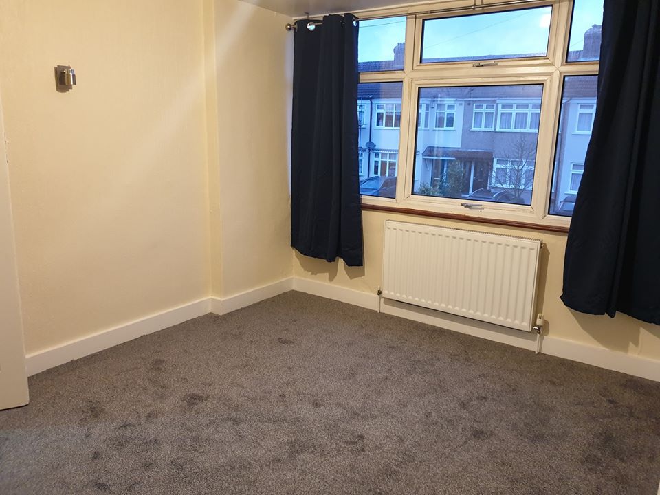 Newly Refurbished 3 Bedroom House for Rent in Collier Row Area • 3WEBS.CO Newly Refurbished 3 Bedroom House for Rent in Collier Row Area • 3WEBS.CO