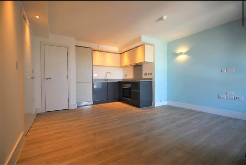 2 Bedroom Flat for Rent in Station Road Edgware • 3WEBS.CO