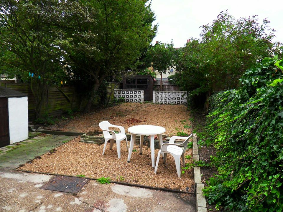 Double Room Available to Rent in Seven Kings • 3WEBS.CO