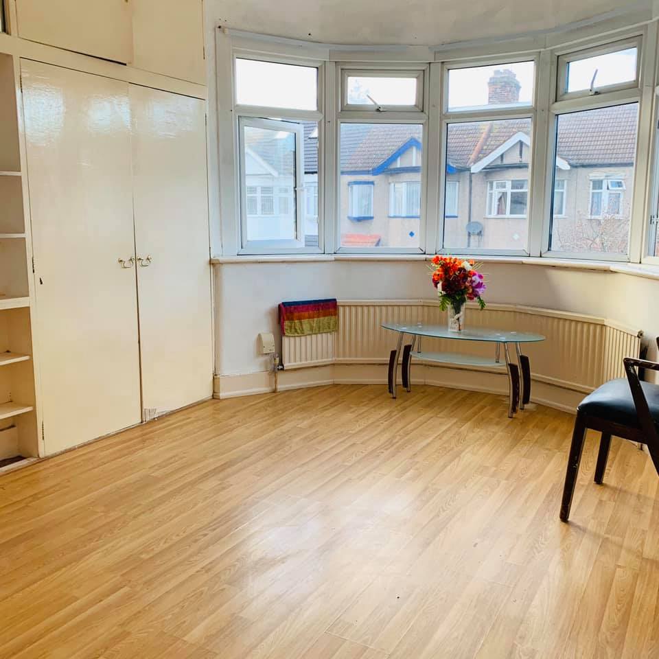 Large Double Room to Rent Barking Including Bills • 3WEBS.CO