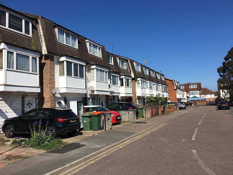 Large Double Room to Rent Canning Town Area London • 3WEBS.CO