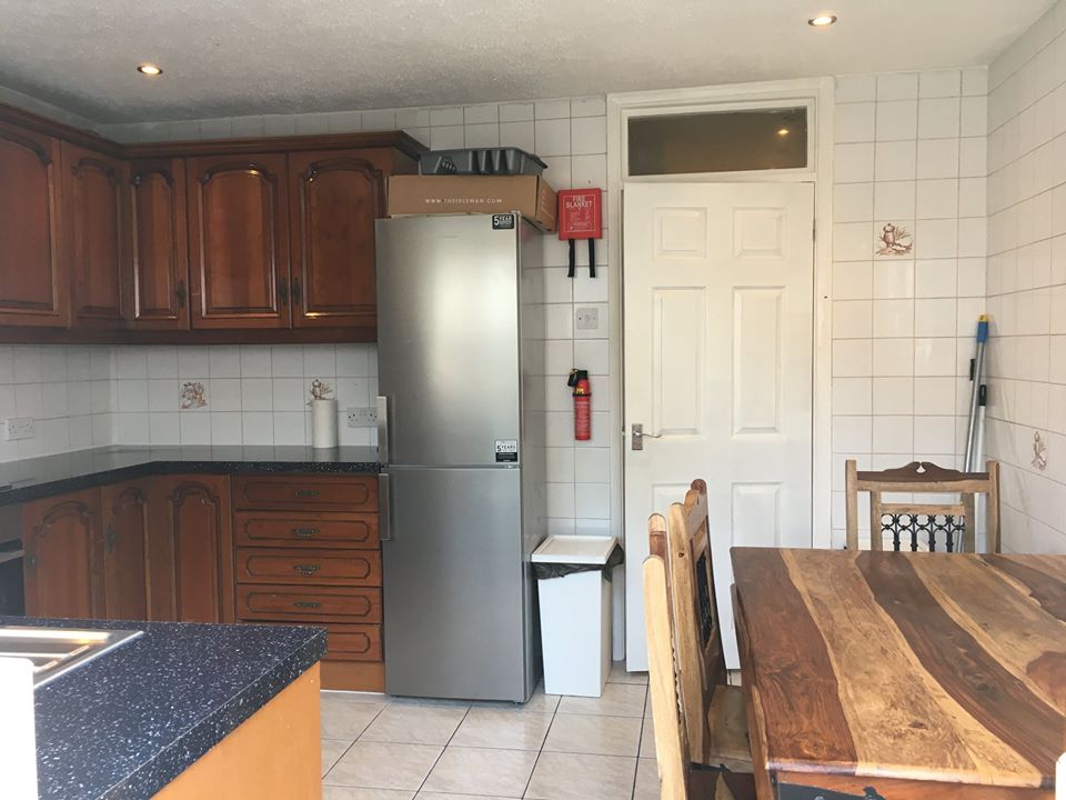 Large Double Room to Rent Canning Town Area London • 3WEBS.CO