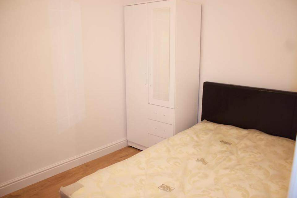 Double Room to Rent Clapham Junction With Good Transport Link • 3WEBS.CO