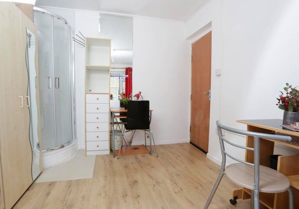 Double rooms to share Stepney Green Zone 2 • 3WEBS.CO