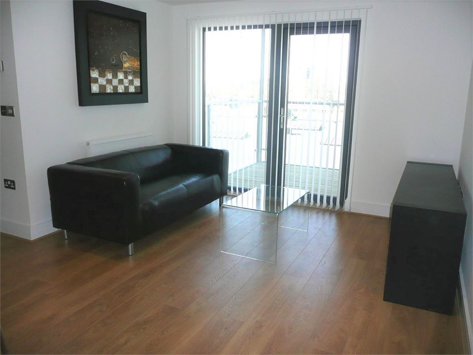2 Bedroom Flat to Rent Canning Town London UK • 3WEBS.CO