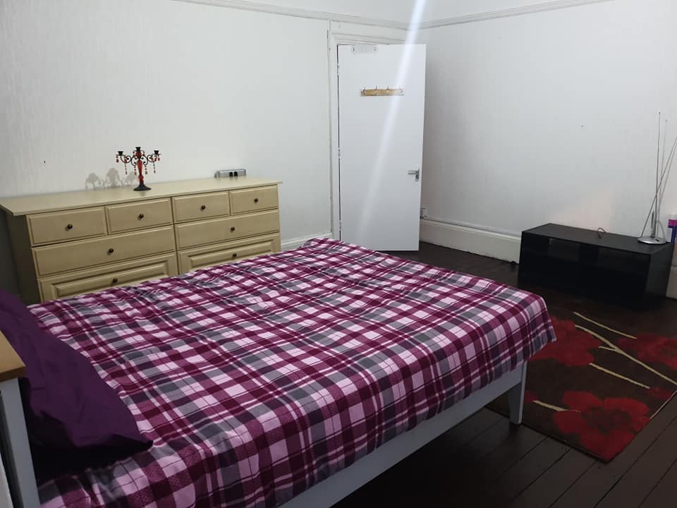 Three Double Bedrooms for Rent Wakefield Town Center • 3WEBS.CO